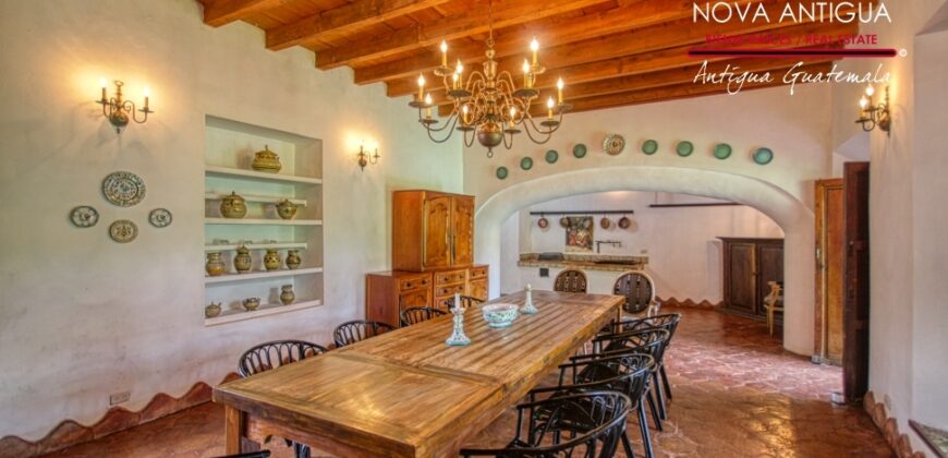 A4172 – Incredible colonial property