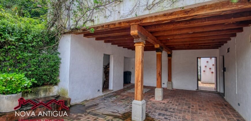 A4172 – Incredible colonial property