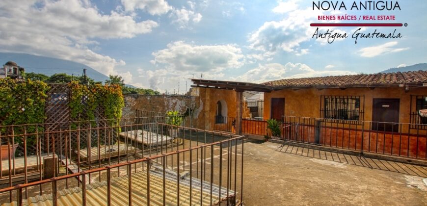 A4175 – Propiedad en venta en el centro de Antigua Guatemala