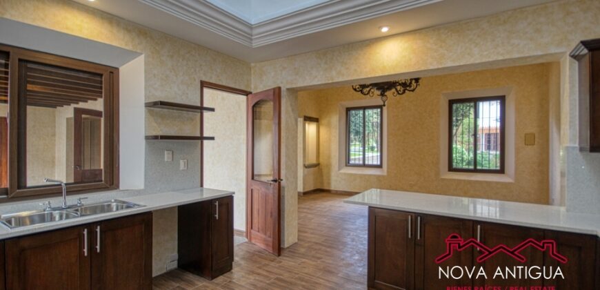 A4180 – House in residential area