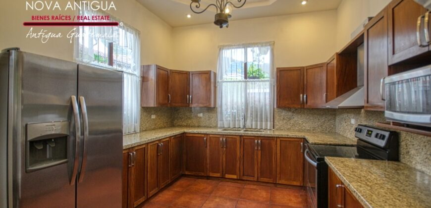 A4184-Beautiful house in Gravileas