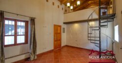 A4185 – Commercial property in the center of Antigua Guatemala