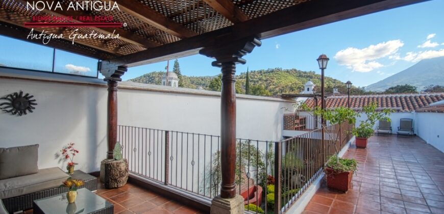 A4186 – Incredible property for rent in Antigua Guatemala