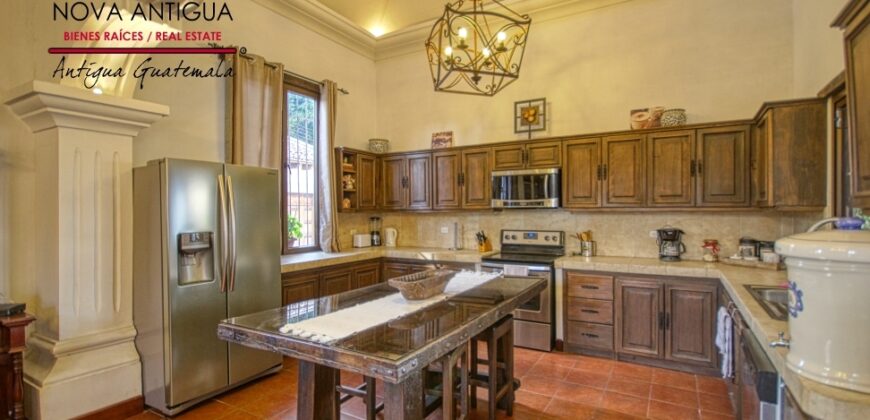 A4186 – Increíble propiedad en renta en Antigua Guatemala