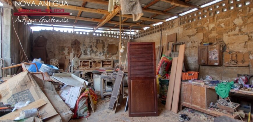 A4189 – Commercial property on busy street