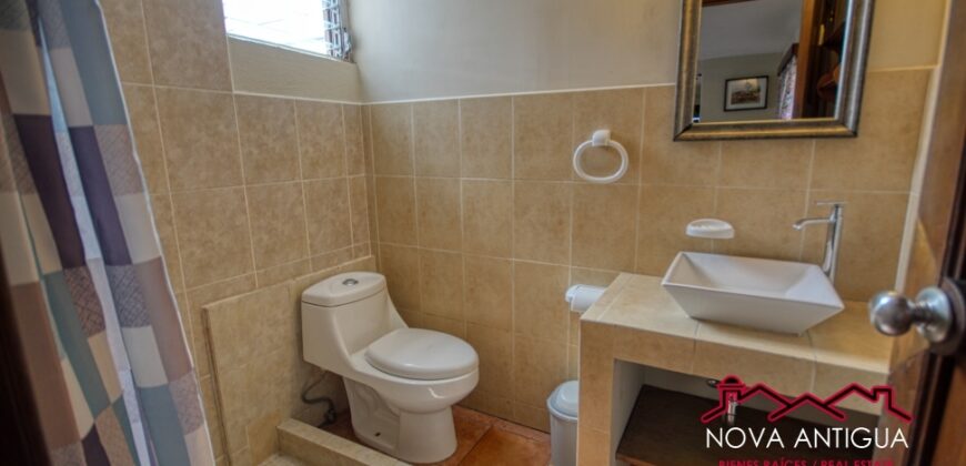 A4190 – Apartment in the center of Antigua Guatemala