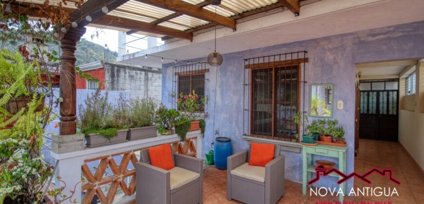A4190 – Apartment in the center of Antigua Guatemala