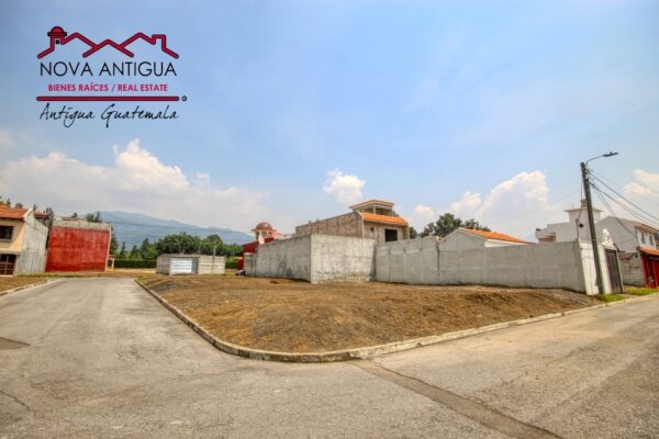 T444- Corner lot within condominium
