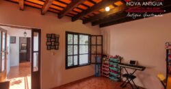 R24 – Bonita casa dentro de residencial con casa club