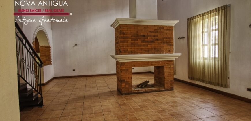 A807 – 3 bedroom house unfurnished
