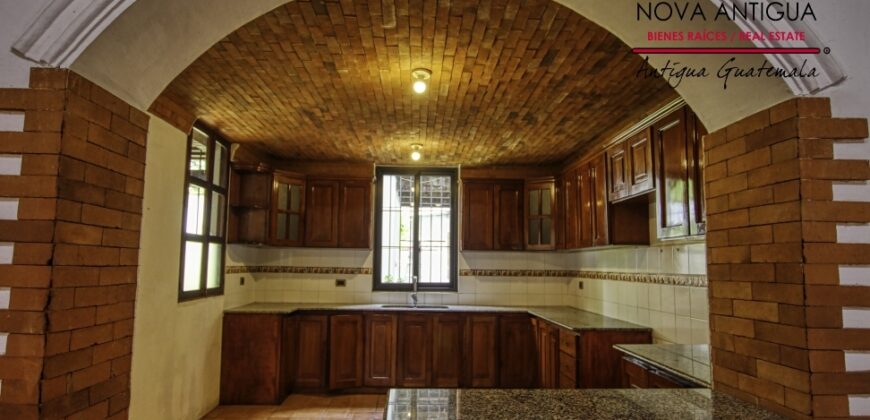 A807 – 3 bedroom house unfurnished