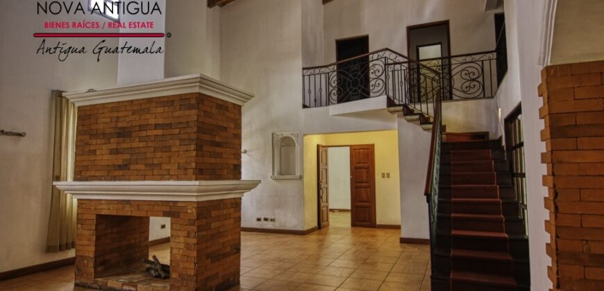 A807 – 3 bedroom house unfurnished