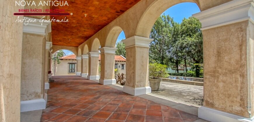 Q450 – Corner building lot in exclusive gated community