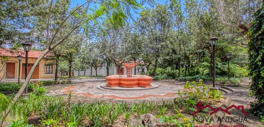 Q450 – Corner building lot in exclusive gated community