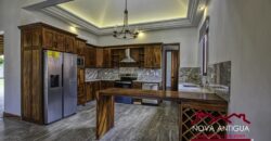 C4015 – Hermosa casa de un nivel en Jardines de Antigua