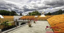 C4015 – Hermosa casa de un nivel en Jardines de Antigua