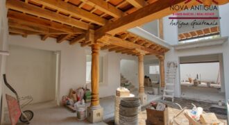 A4195 – Beautiful house under construction in the center of Antigua