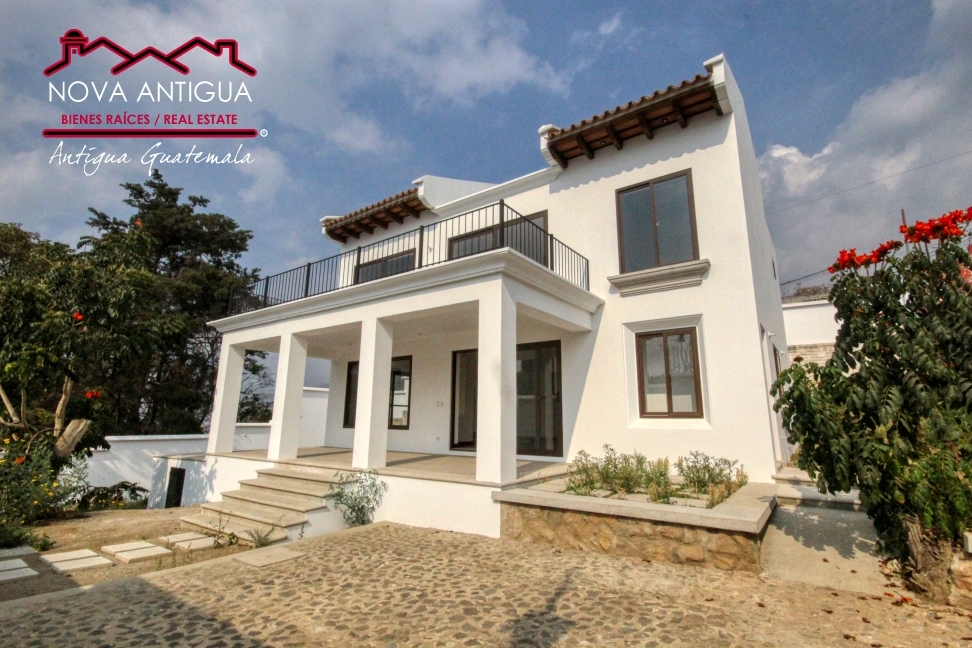 H105 – Bonita Casa en el residencial mas codiciado