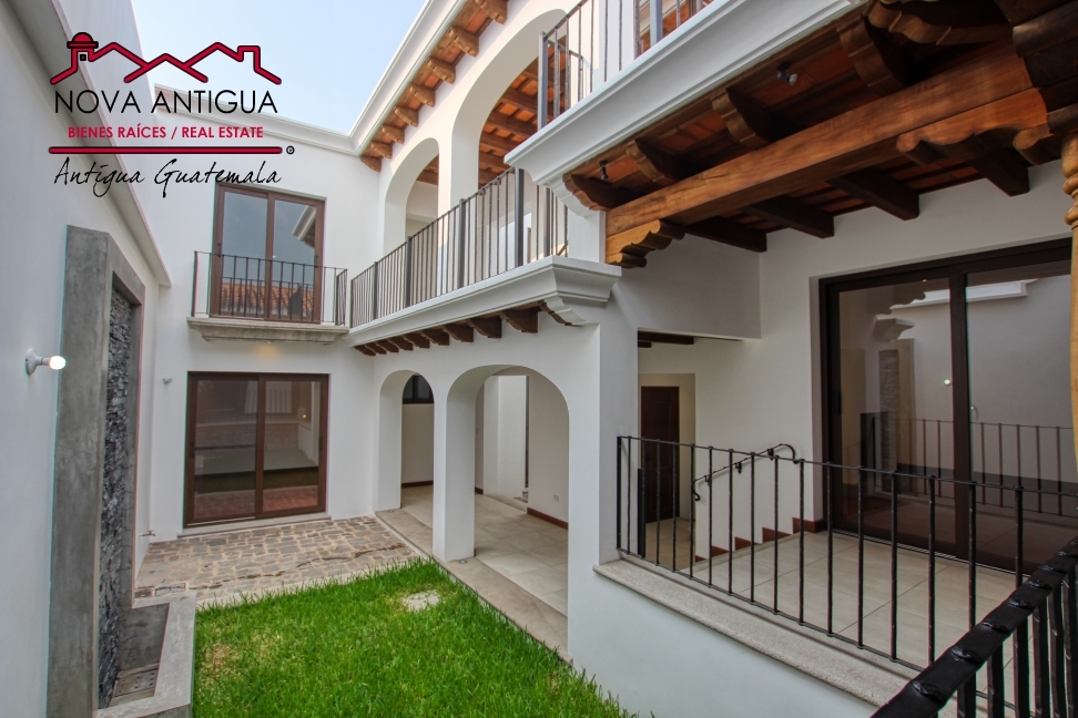 J117 – Casa en Condominio Residencial