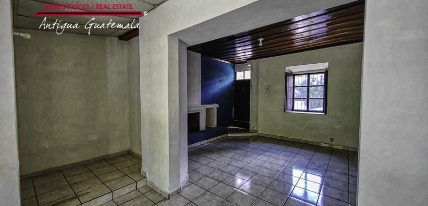 A4198 – Local for rent in Antigua Guatemala