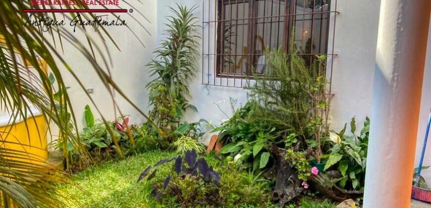 B138 – Casa de 4 habitaciones en condominio