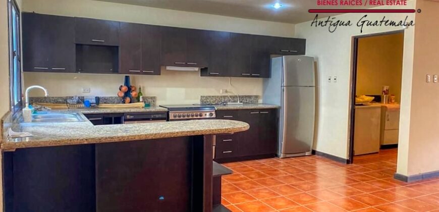 B138 – Casa de 4 habitaciones en condominio