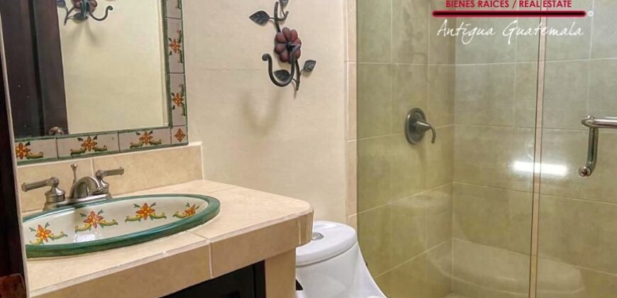 B138 – Casa de 4 habitaciones en condominio