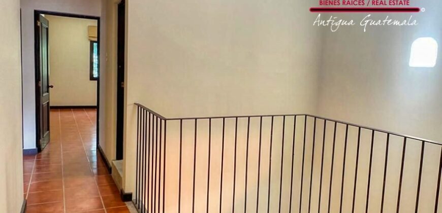 B138 – Casa de 4 habitaciones en condominio