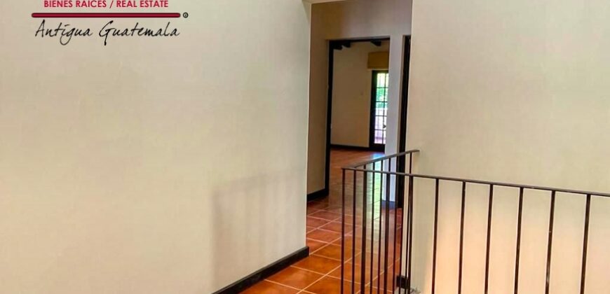 B138 – Casa de 4 habitaciones en condominio