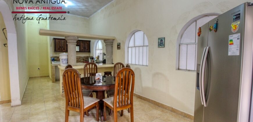 J121 – Bonita casa en Villas de Santiago