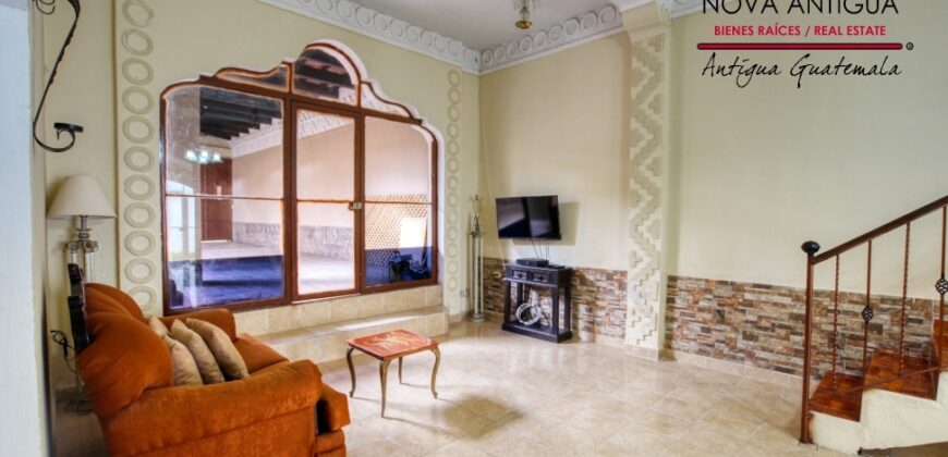 J121 – Nice house in Villas de Santiago