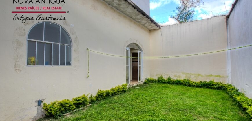 J121 – Nice house in Villas de Santiago