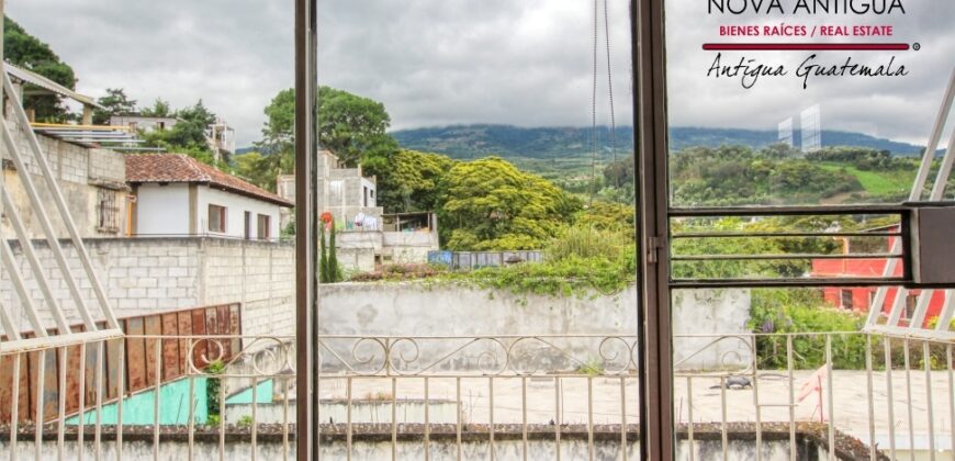 J121 – Nice house in Villas de Santiago