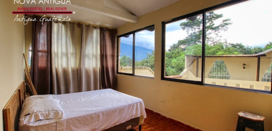 J121 – Nice house in Villas de Santiago