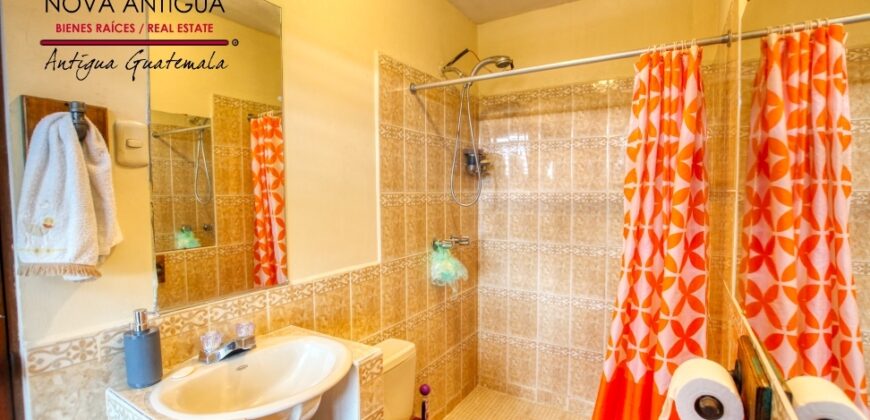 J121 – Nice house in Villas de Santiago