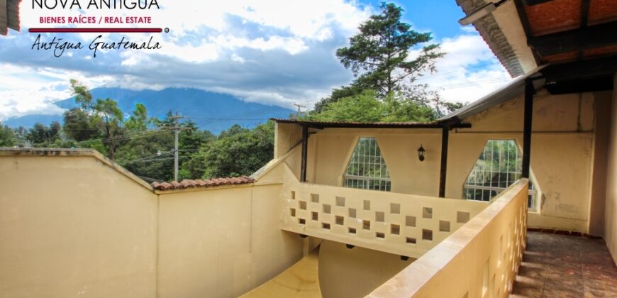 J121 – Nice house in Villas de Santiago