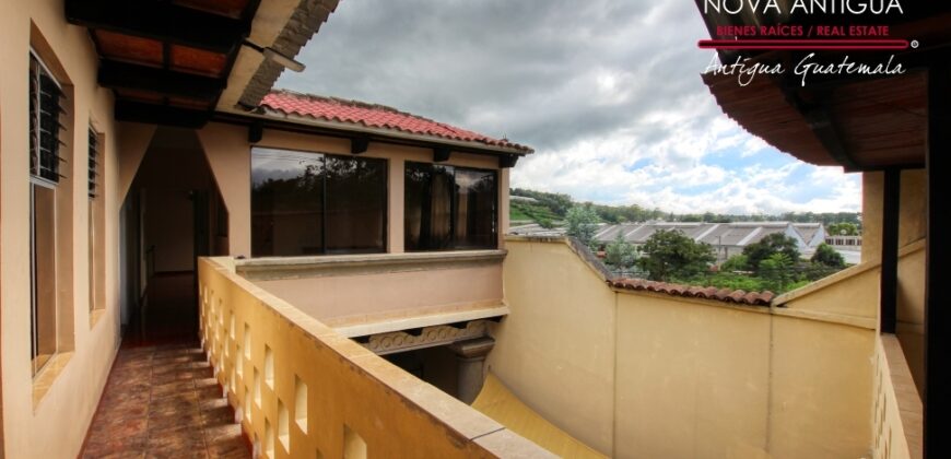 J121 – Bonita casa en Villas de Santiago