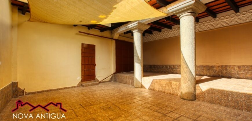 J121 – Bonita casa en Villas de Santiago