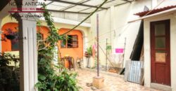 A4154 – House to remodel in Antigua Guatemala