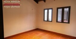 I71 – Hermosa casa de un nivel en San Pedro las Huertas