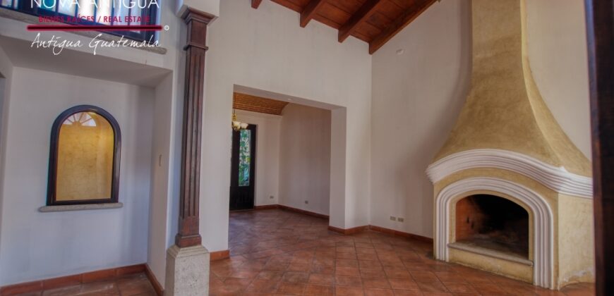 B139 -House For Rent 2 Bedrooms Unfurnished