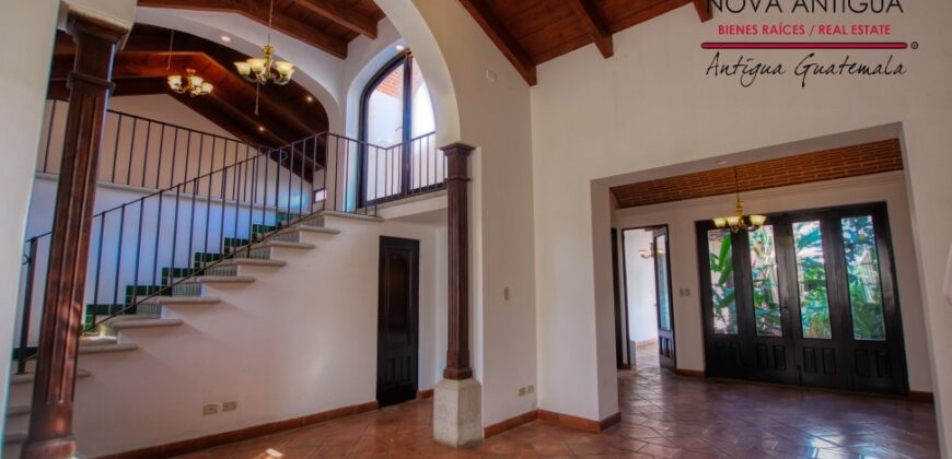 B139 -House For Rent 2 Bedrooms Unfurnished