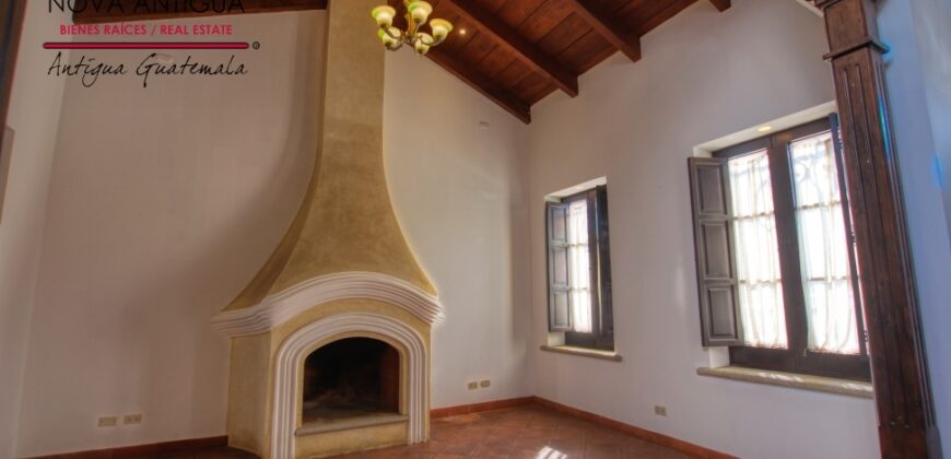 B139 -House For Rent 2 Bedrooms Unfurnished