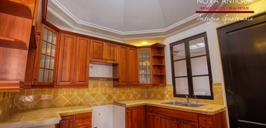 B139 – Casa en renta 2 habitaciones sin muebles