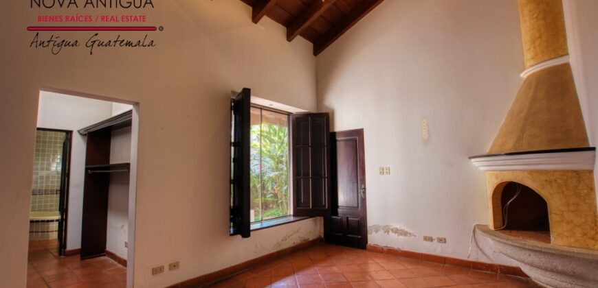 B139 -House For Rent 2 Bedrooms Unfurnished