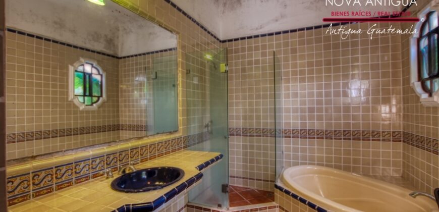 B139 -House For Rent 2 Bedrooms Unfurnished