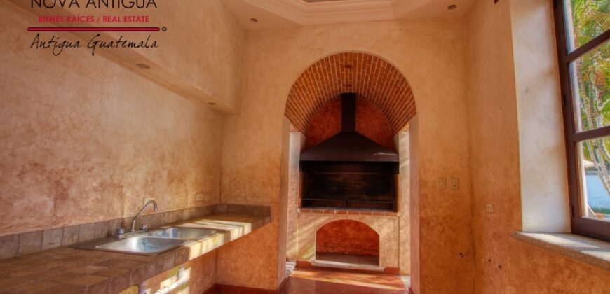 B139 -House For Rent 2 Bedrooms Unfurnished