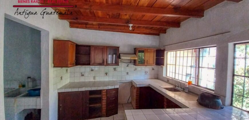 F359 – Casa en renta de 3 habitaciones en Pastores