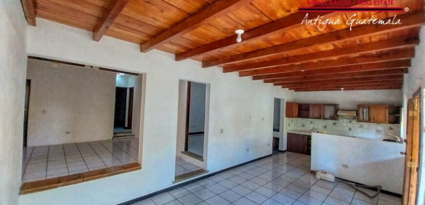 F359 -House with 3 bedrooms in the area of Pastores