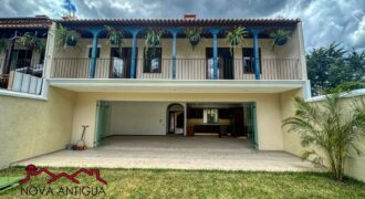 C4016 – Beautiful two-level house in Jardines de Antigua